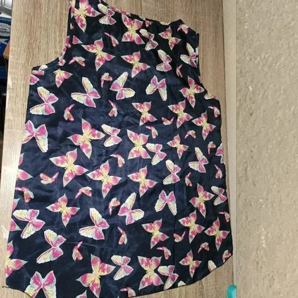 NWOT! Gorgeous Butterfly Print Plus Size Blouse Tank Lightweight Size XXL - Picture 2 of 4